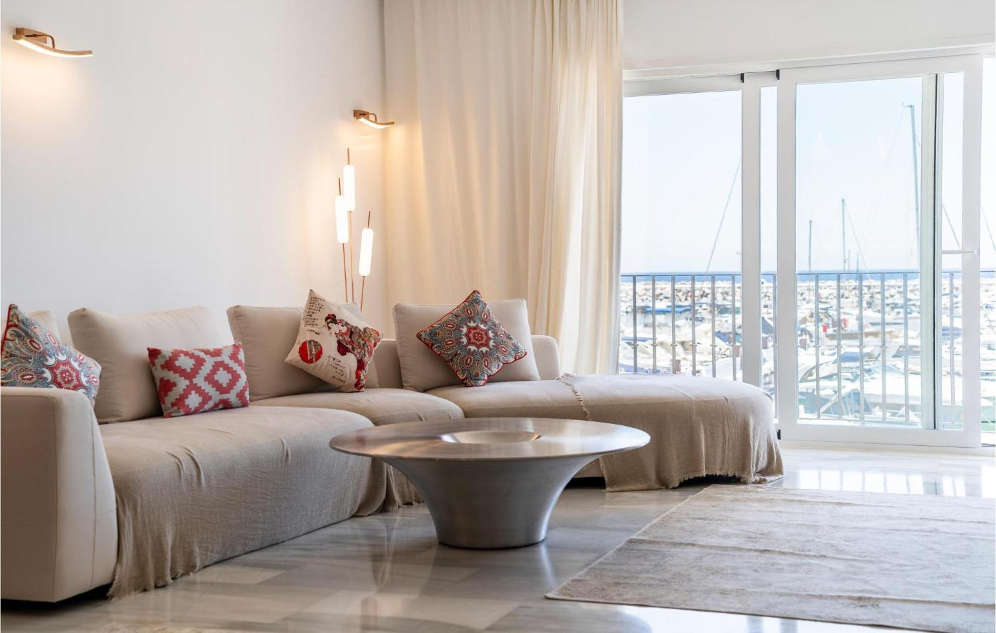 2 Bedroom Awesome In *